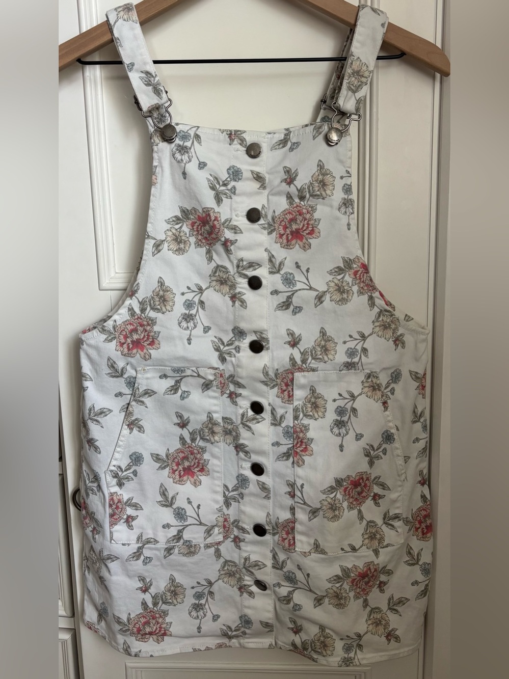 Tinseltown White Floral Button-Front Pinafore